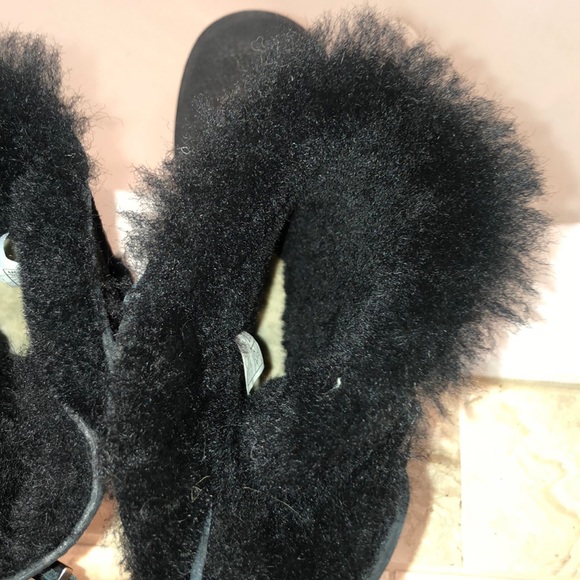 UGGS - Picture 4 of 6